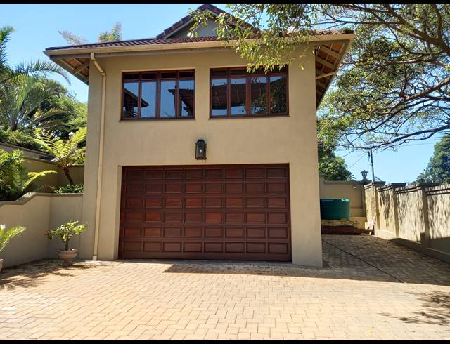 9 BEDROOM HOUSE FOR SALE IN UMTENTWENI